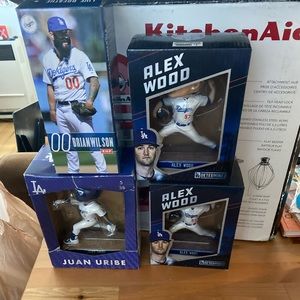 ￼ Dodger, bobble heads
￼4